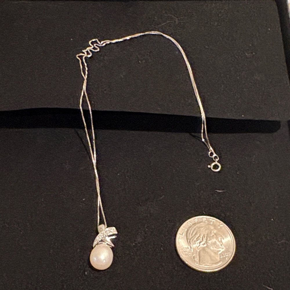 Elegant white gold Pearl and diamonds Pendant Necklace